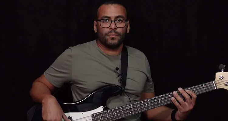Iniciación al bajo eléctrico - Aaron Puente